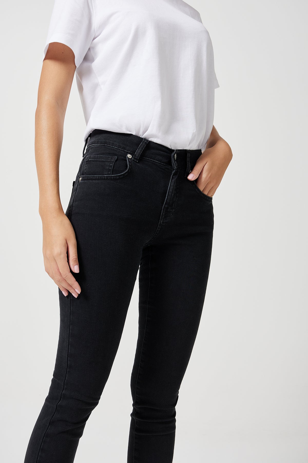 The Mid Rise Skinny Clean Black