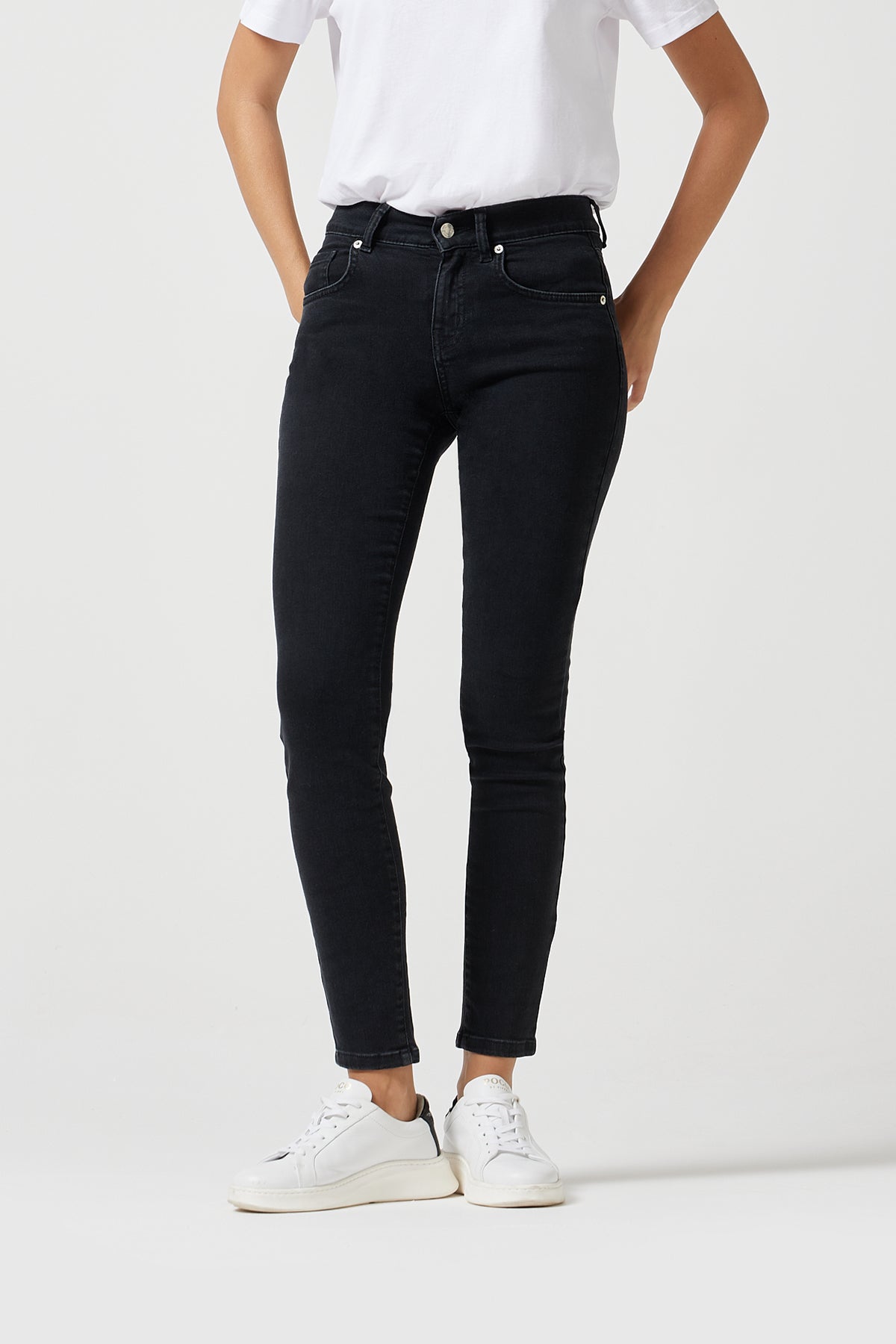 The Mid Rise Skinny Clean Black